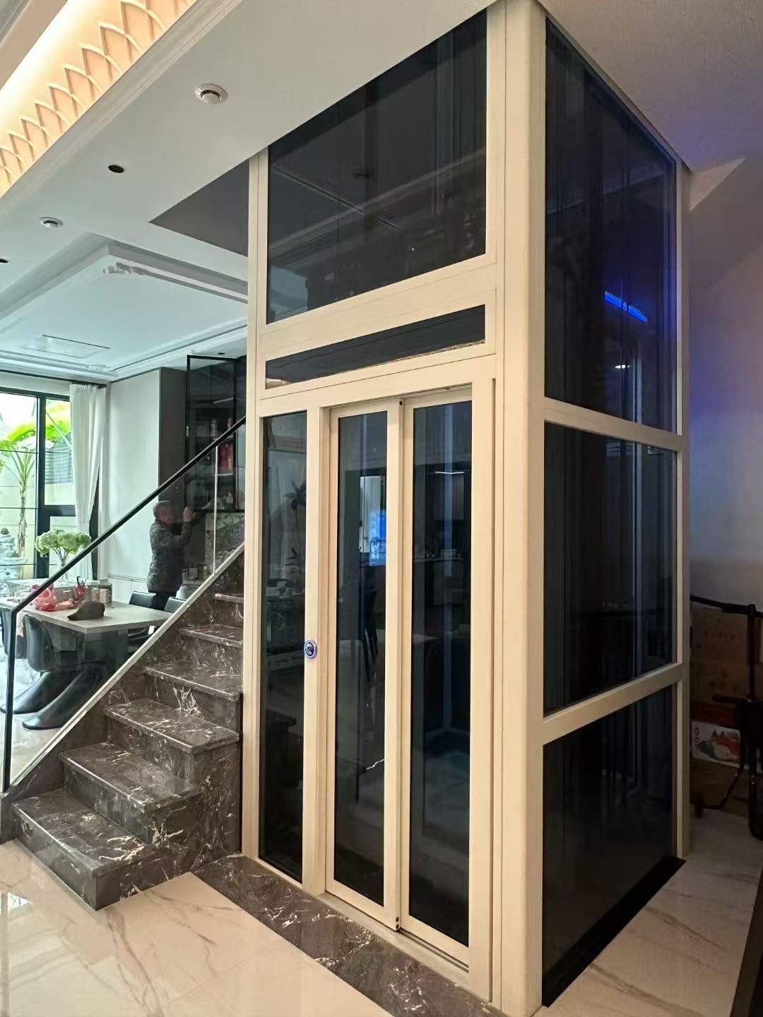 拒绝“流水线”审美：天梭科技如何为您定制“一户一景”的专属电梯？